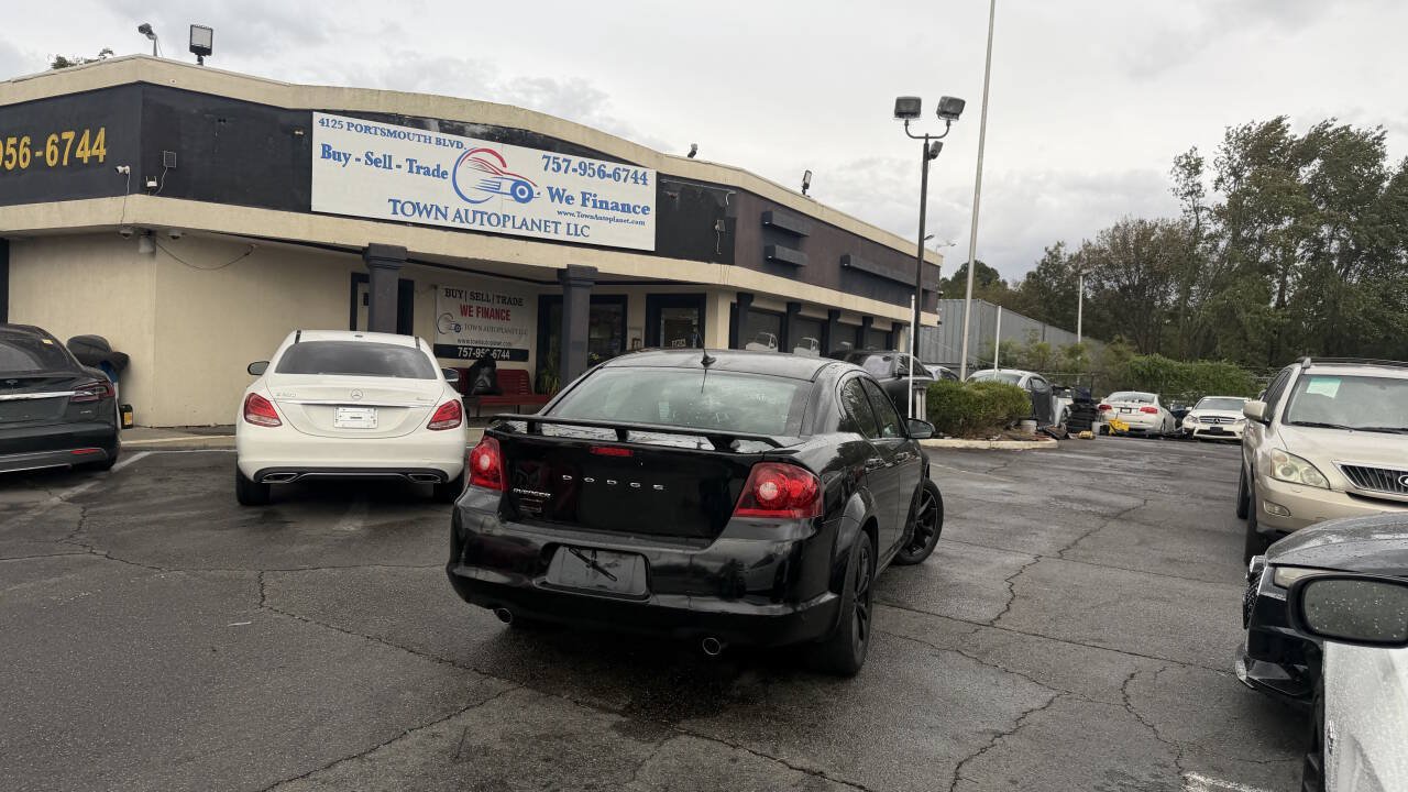 Used 2013 Dodge Avenger SXT w/ Blacktop Pkg FWD image 11