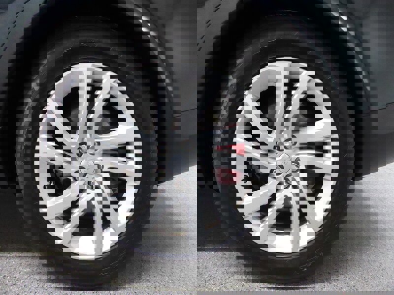 Used 2017 Land Rover Discovery HSE image 37