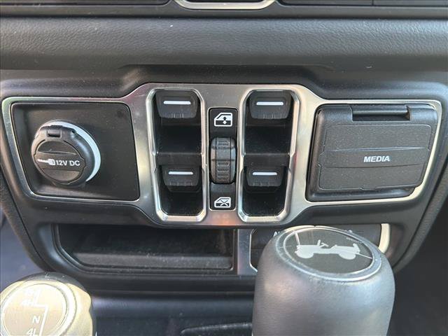 Used 2024 Jeep Wrangler Unlimited Sahara w/ Technology Group AWD/4WD image 19