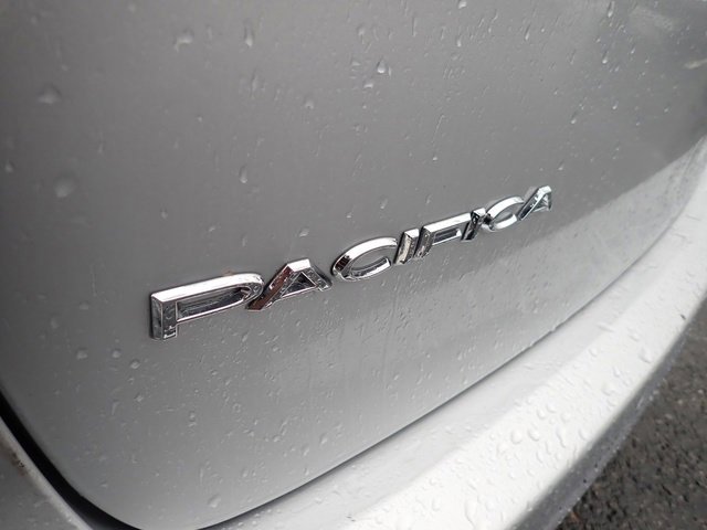 Used 2024 Chrysler Pacifica Touring-L image 6