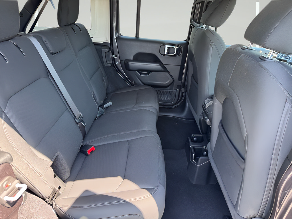 Used 2020 Jeep Wrangler Unlimited Sahara AWD/4WD image 27