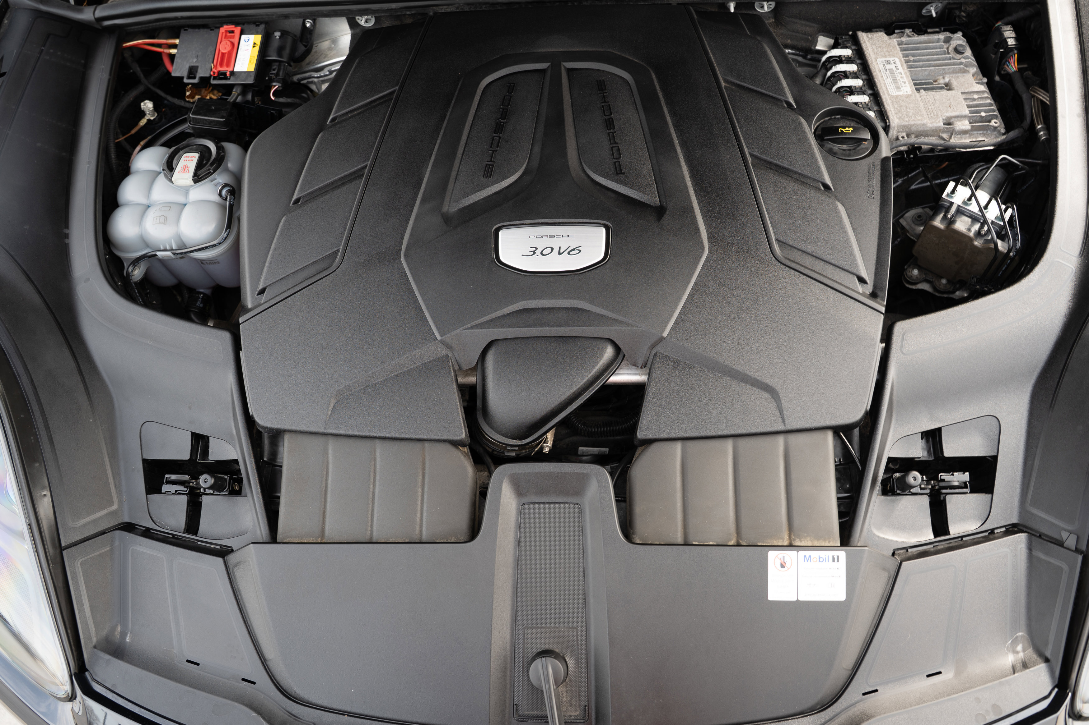 Used 2021 Porsche Cayenne image 37