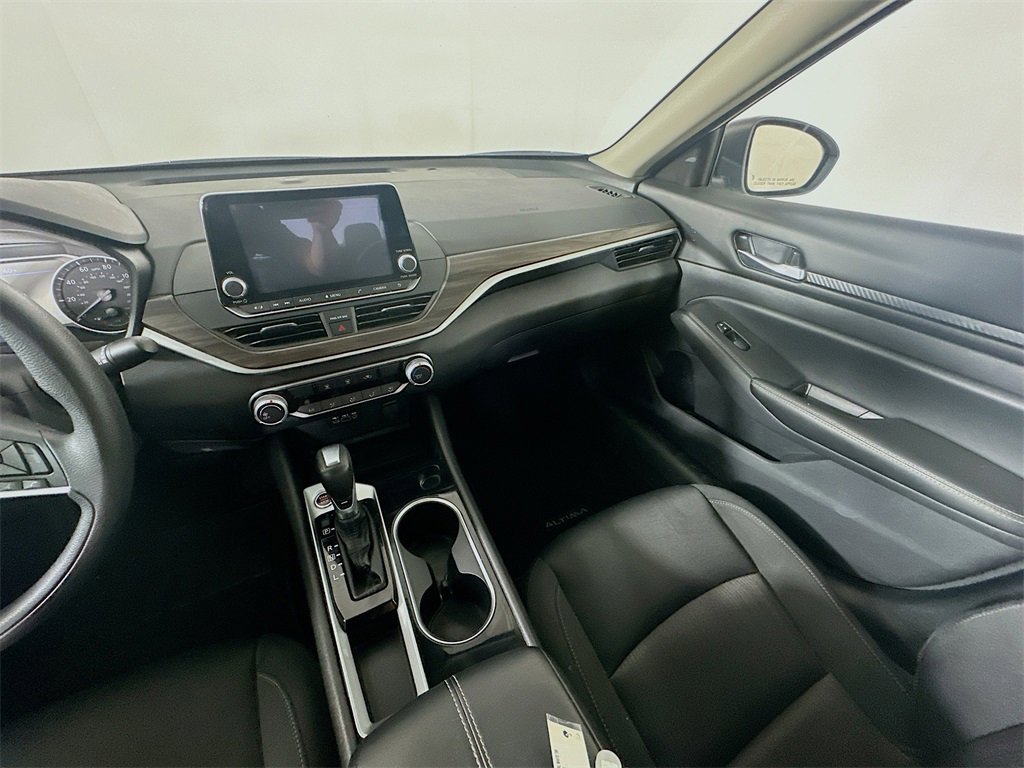 Used 2024 Nissan Altima 2.5 SV image 11