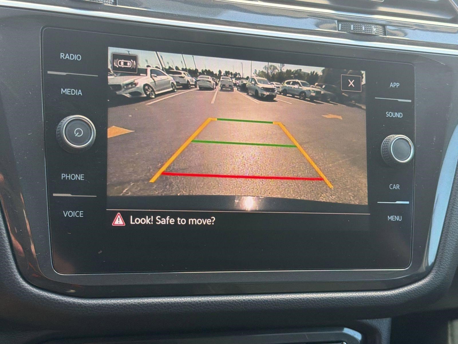 Used 2021 Volkswagen Tiguan SE w/ Panoramic Sunroof Package FWD image 25