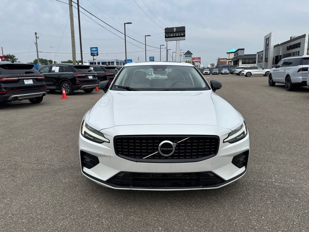 Used 2024 Volvo S60 B5 Core FWD image 8