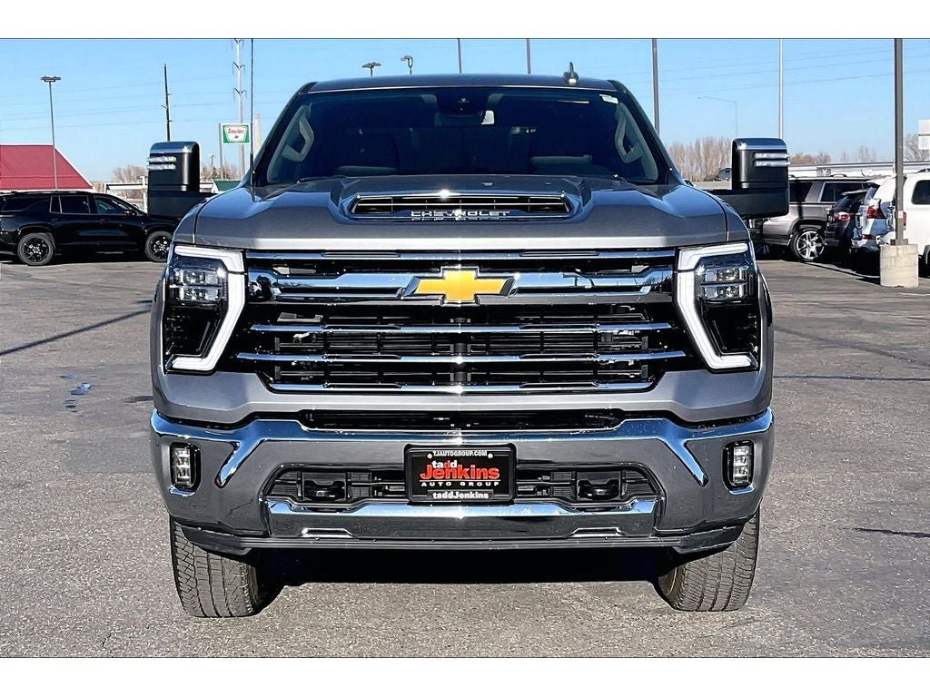 Used 2025 Chevrolet Silverado 3500 LTZ AWD/4WD image 3