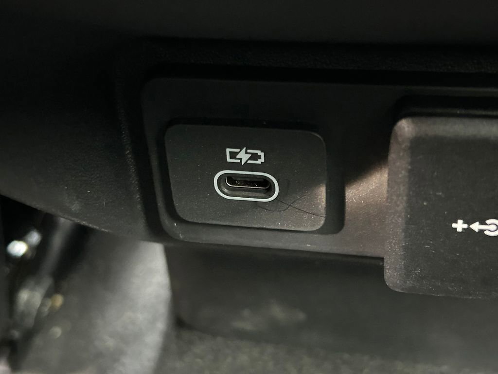 Used 2024 Land Rover Range Rover Evoque Dynamic SE image 24