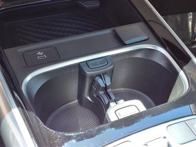 Used 2025 Mercedes-Benz GLA 250 image 16
