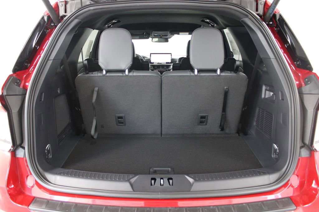 New 2026 Ford Explorer ST-Line w/ ST-Line Street Pack image 13