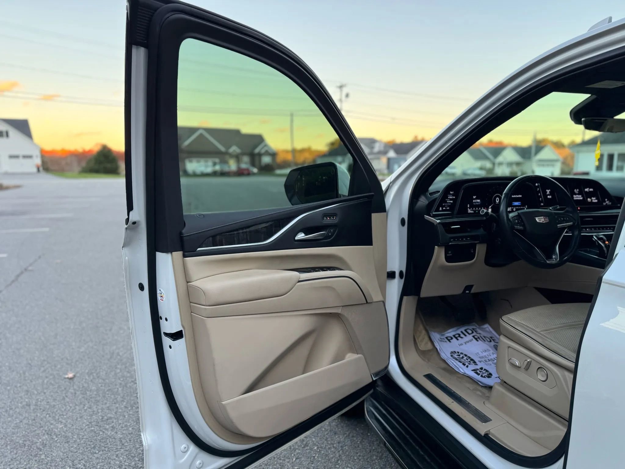 Used 2021 Cadillac Escalade ESV Premium Luxury image 11