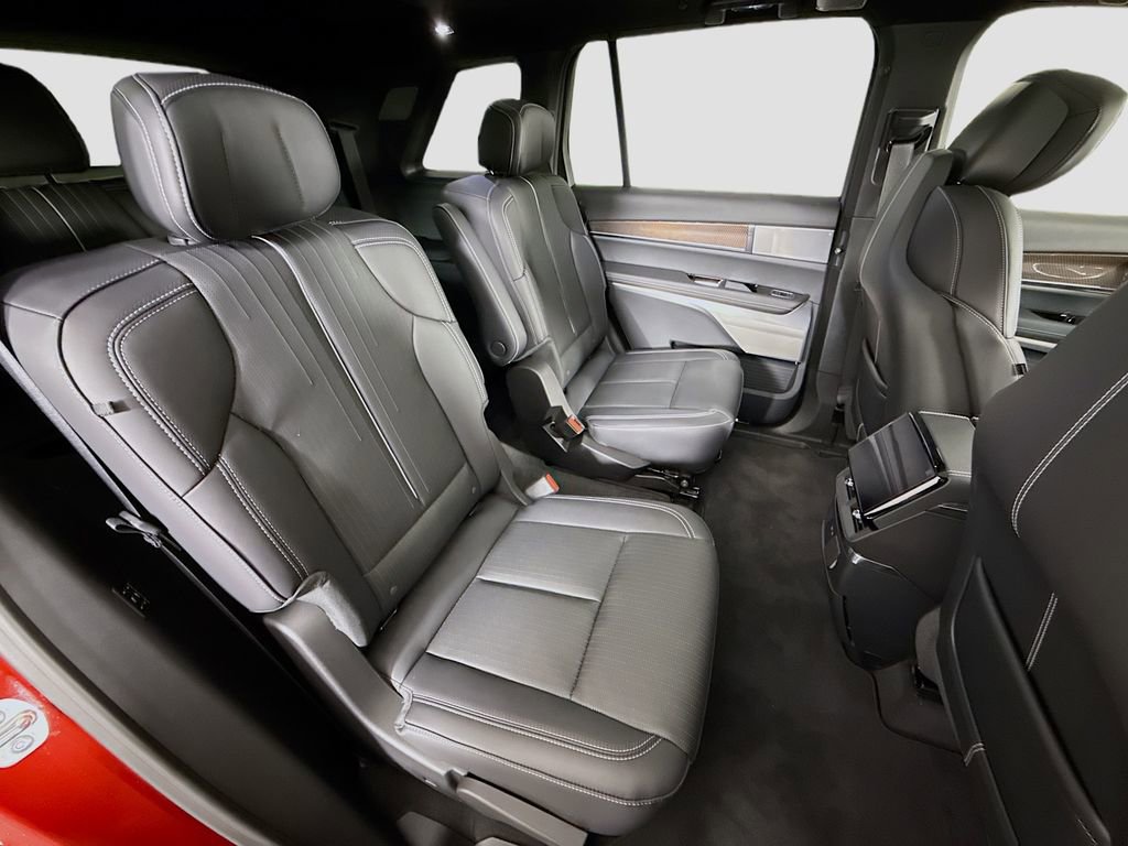 New 2026 Cadillac Vistiq Sport image 30