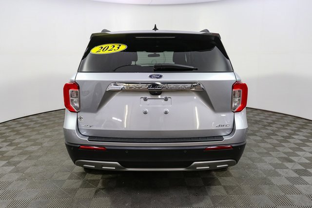 Used 2023 Ford Explorer XLT w/ Equipment Group 202A image 8