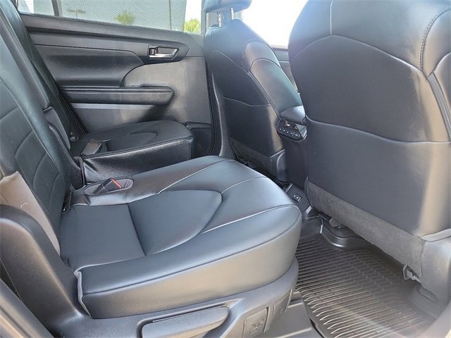 Used 2022 Toyota Highlander XLE image 24
