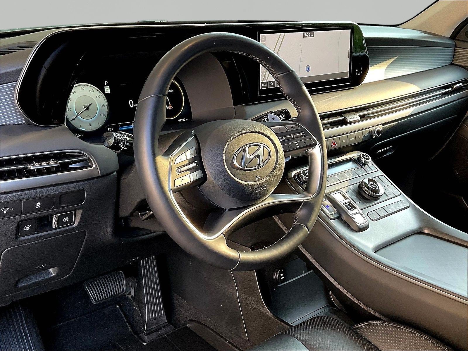 Used 2023 Hyundai Palisade Limited FWD image 17
