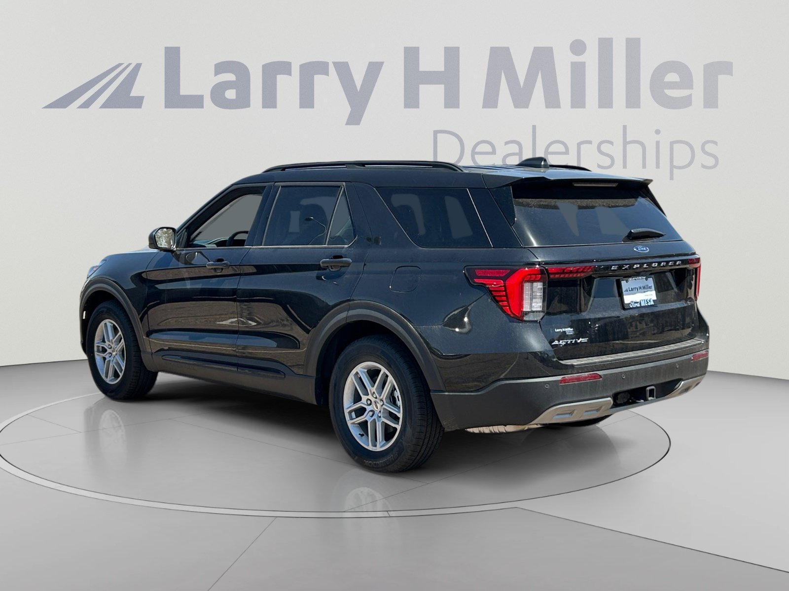 New 2026 Ford Explorer Active w/ Active Comfort Package RWD image 3