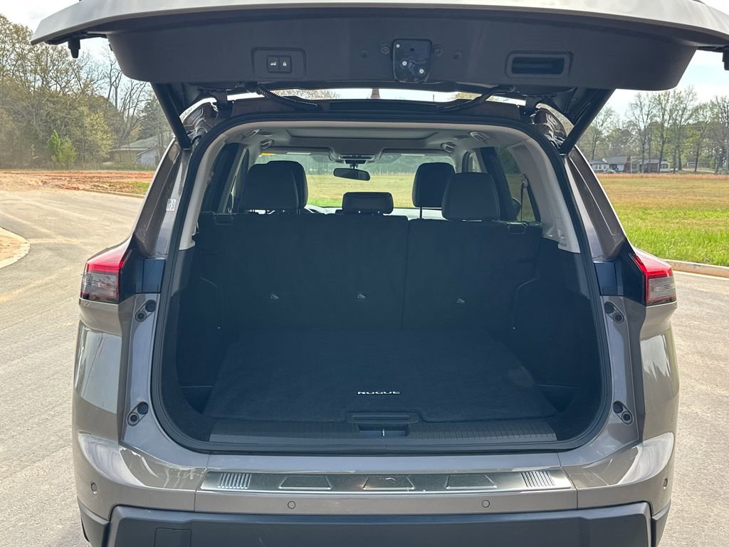 Used 2024 Nissan Rogue SV w/ SV Premium Package image 17