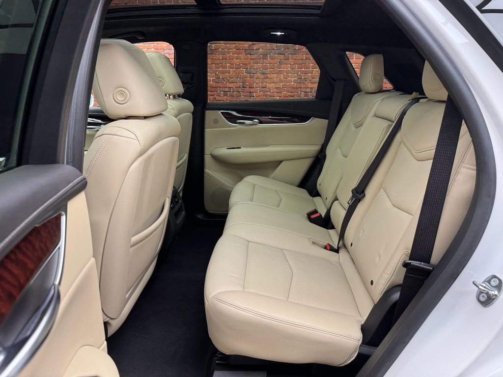 Used 2017 Cadillac XT5 Luxury w/ Driver Awareness Package image 23
