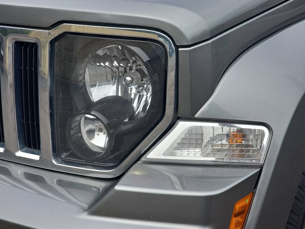 Used 2012 Jeep Liberty Limited Jet AWD/4WD image 30