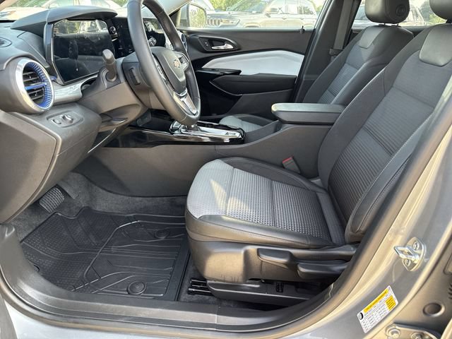 Used 2024 Chevrolet Trax LT w/ Driver Confidence Package FWD image 18
