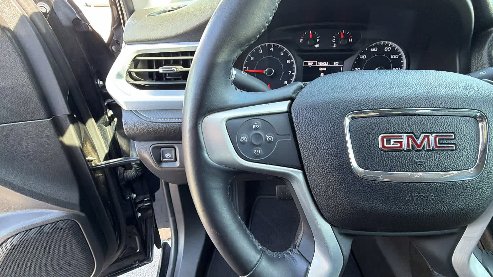 Used 2018 GMC Acadia SLE FWD image 19