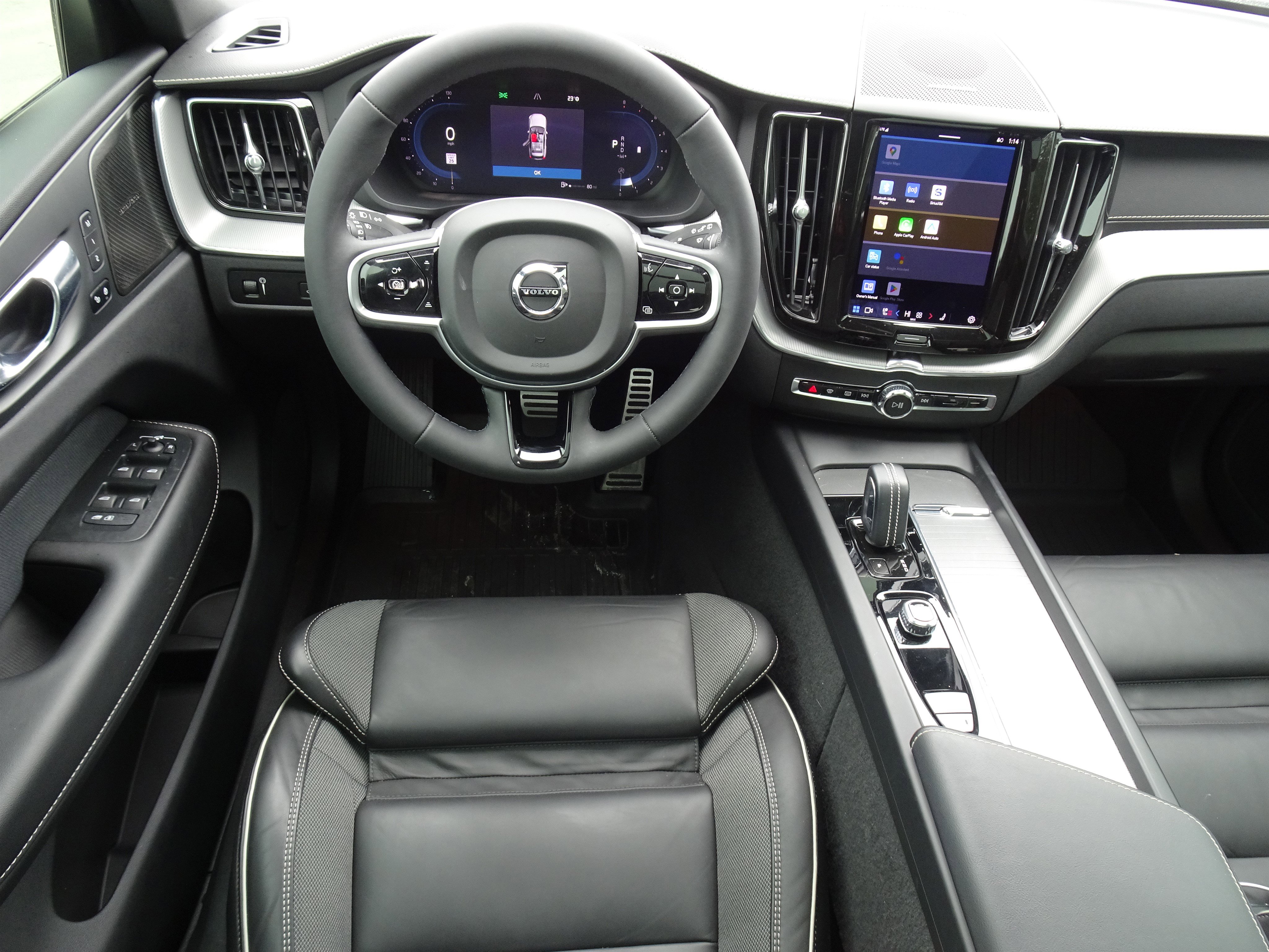 Used 2022 Volvo XC60 B6 R-Design w/ Advanced Package image 18