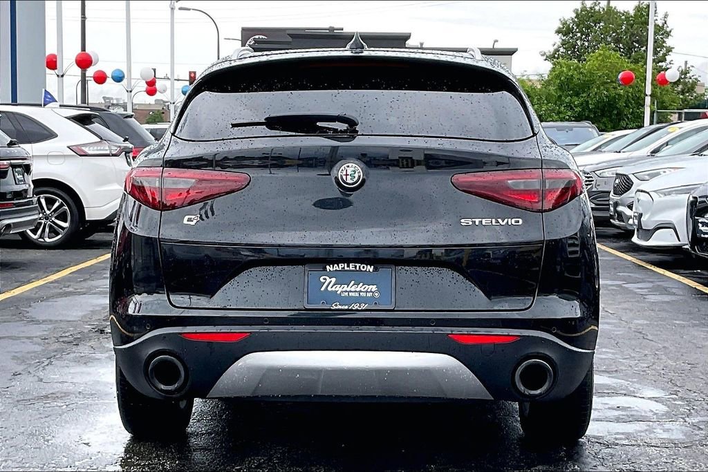 Used 2018 Alfa Romeo Stelvio Ti AWD/4WD image 3