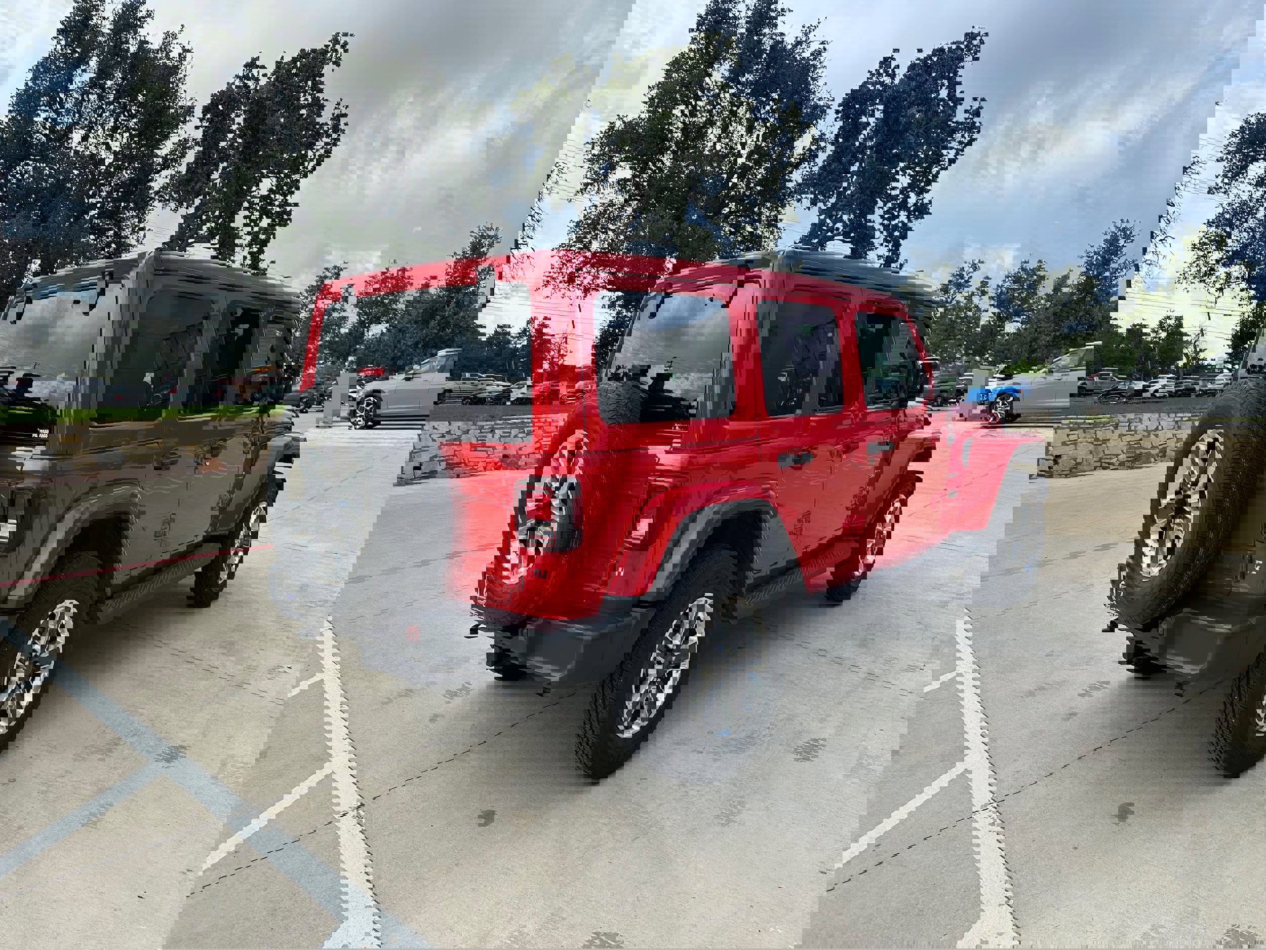 Used 2019 Jeep Wrangler Unlimited Sahara image 6