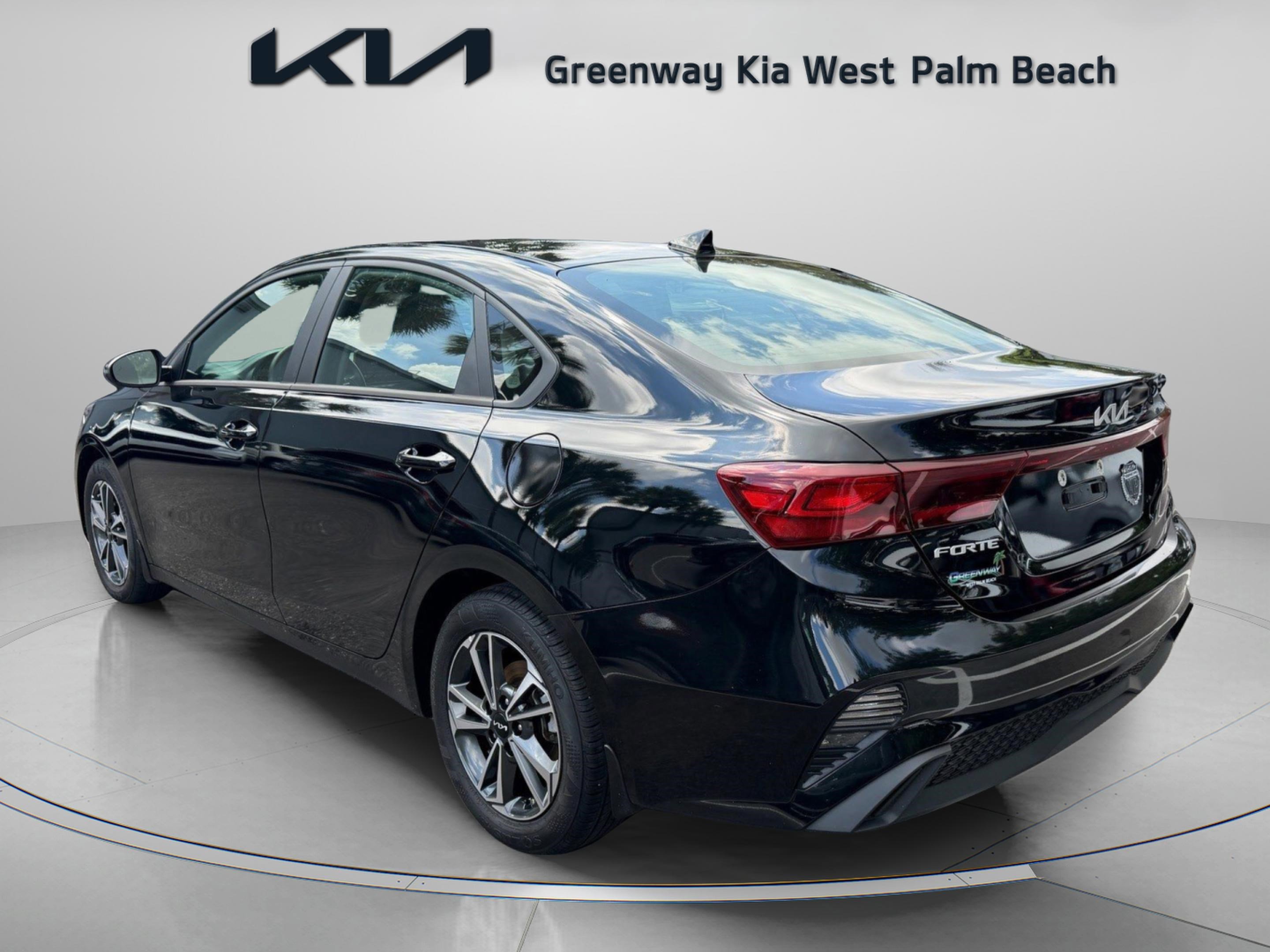 Used 2024 Kia Forte LXS w/ LXS Technology Package FWD image 5
