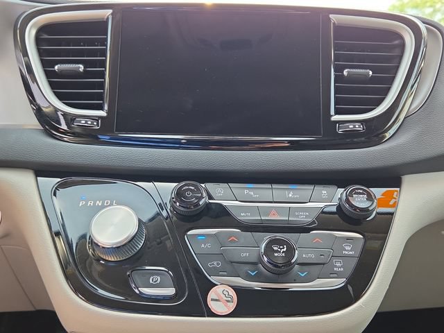 Used 2023 Chrysler Pacifica Touring-L FWD image 22
