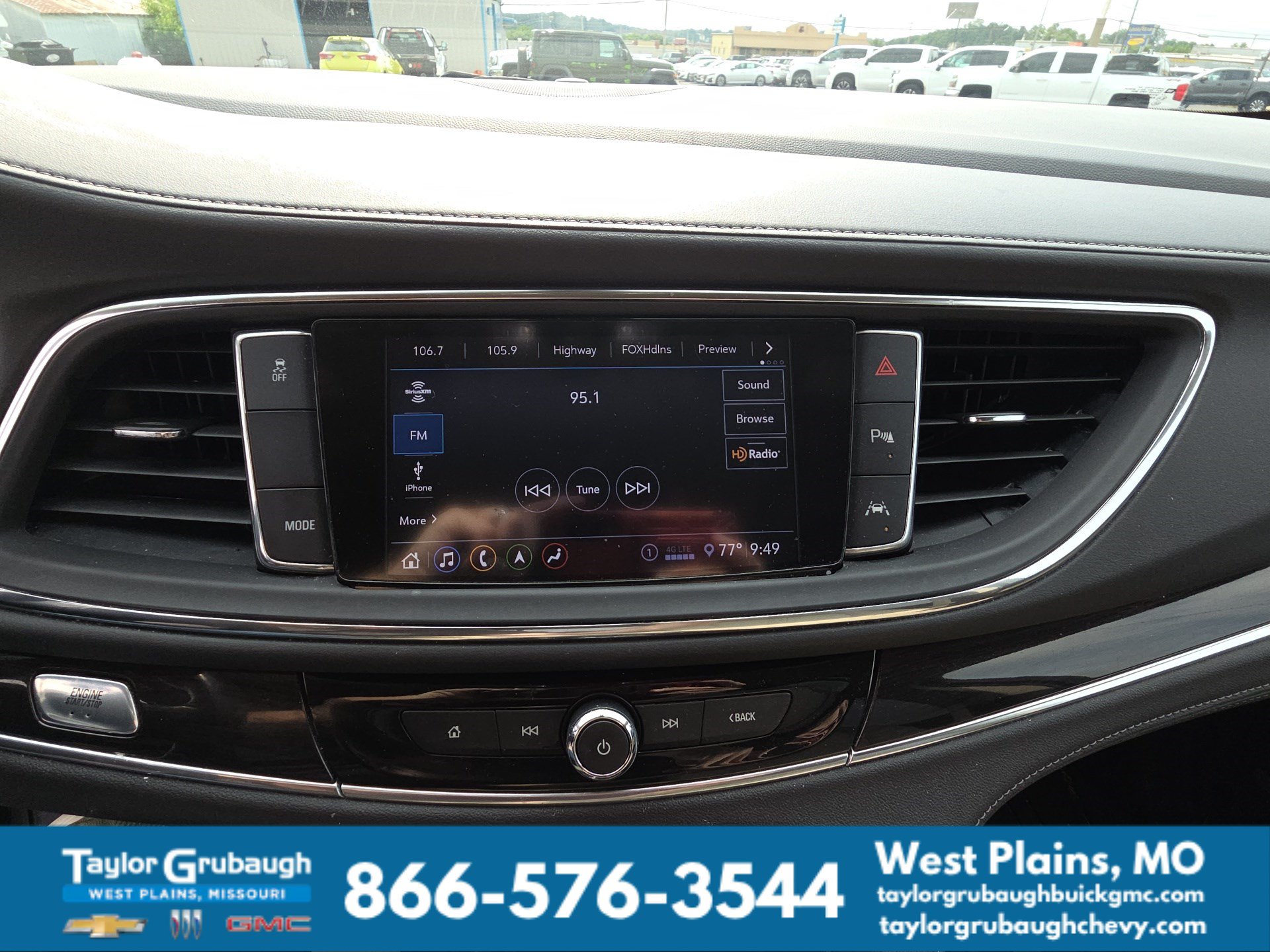 Used 2021 Buick Enclave Premium w/ Sun and Sites Package FWD image 10