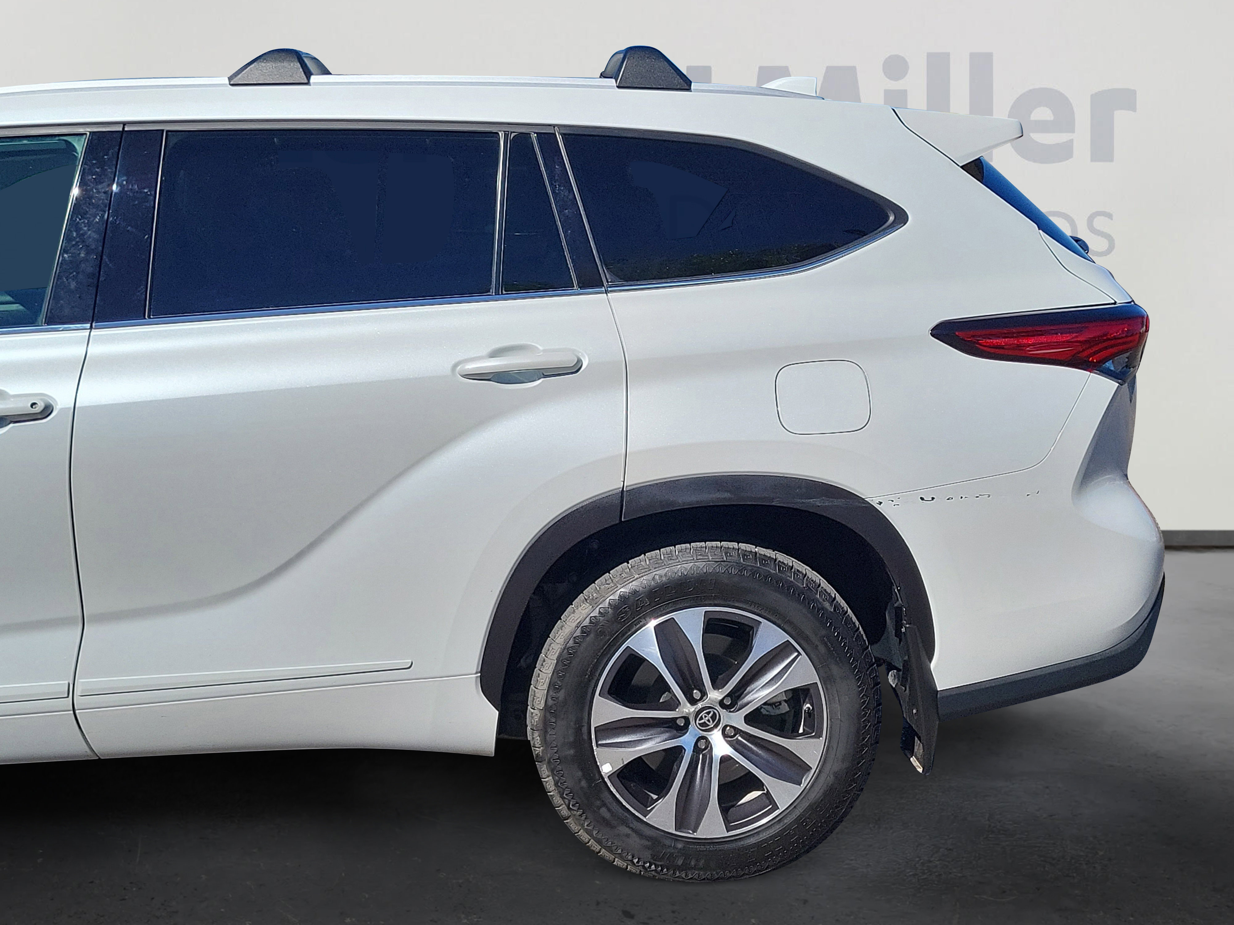 Used 2022 Toyota Highlander XLE image 4