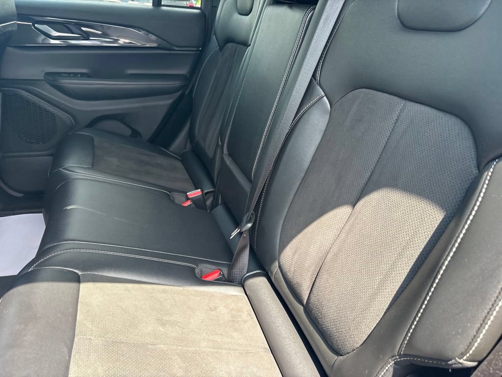 Certified 2023 Jeep Grand Cherokee Altitude AWD/4WD image 30