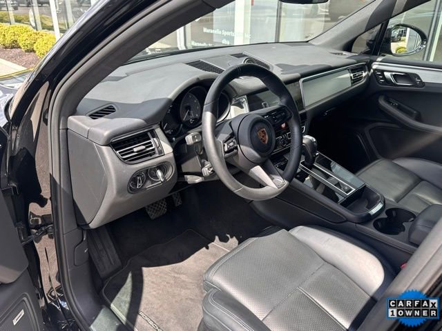 Used 2023 Porsche Macan S w/ Premium Package image 11