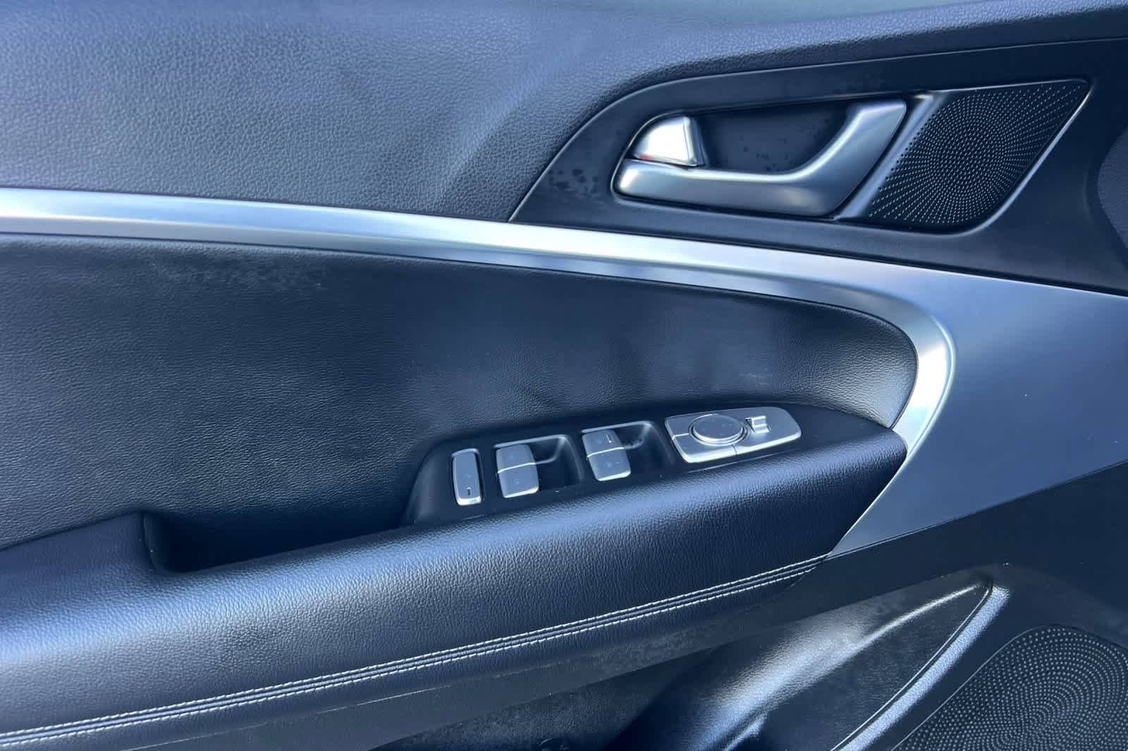 Used 2022 Genesis G70 2.0T image 12