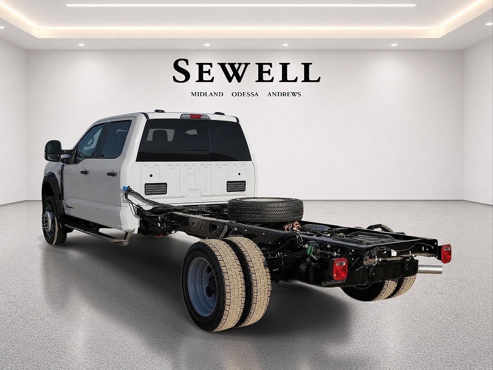 New 2027 Ford F550 4x4 Crew Cab image 3