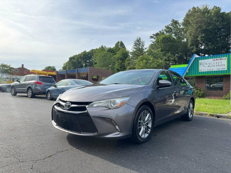 Used 2017 Toyota Camry SE FWD image 1