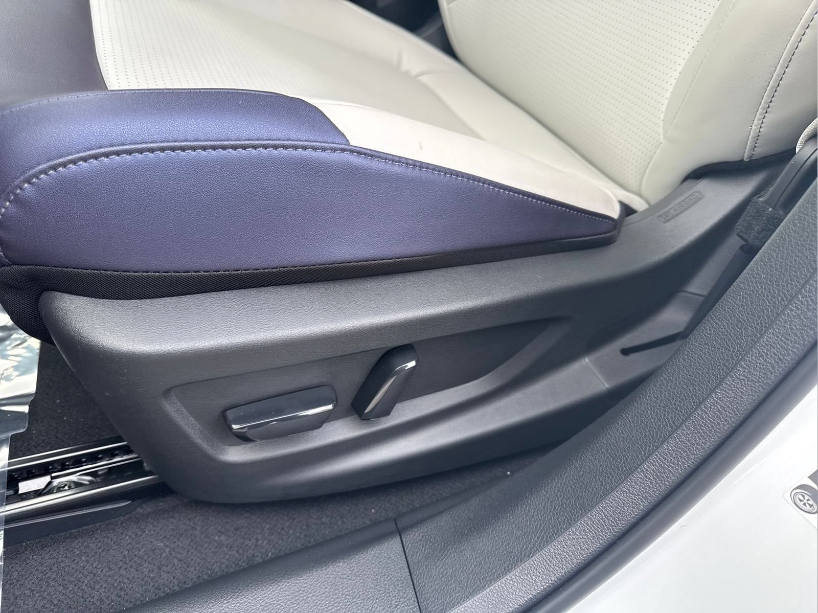 New 2026 Nissan Leaf SV+ w/ Floor Mat Package (SV+) FWD image 24