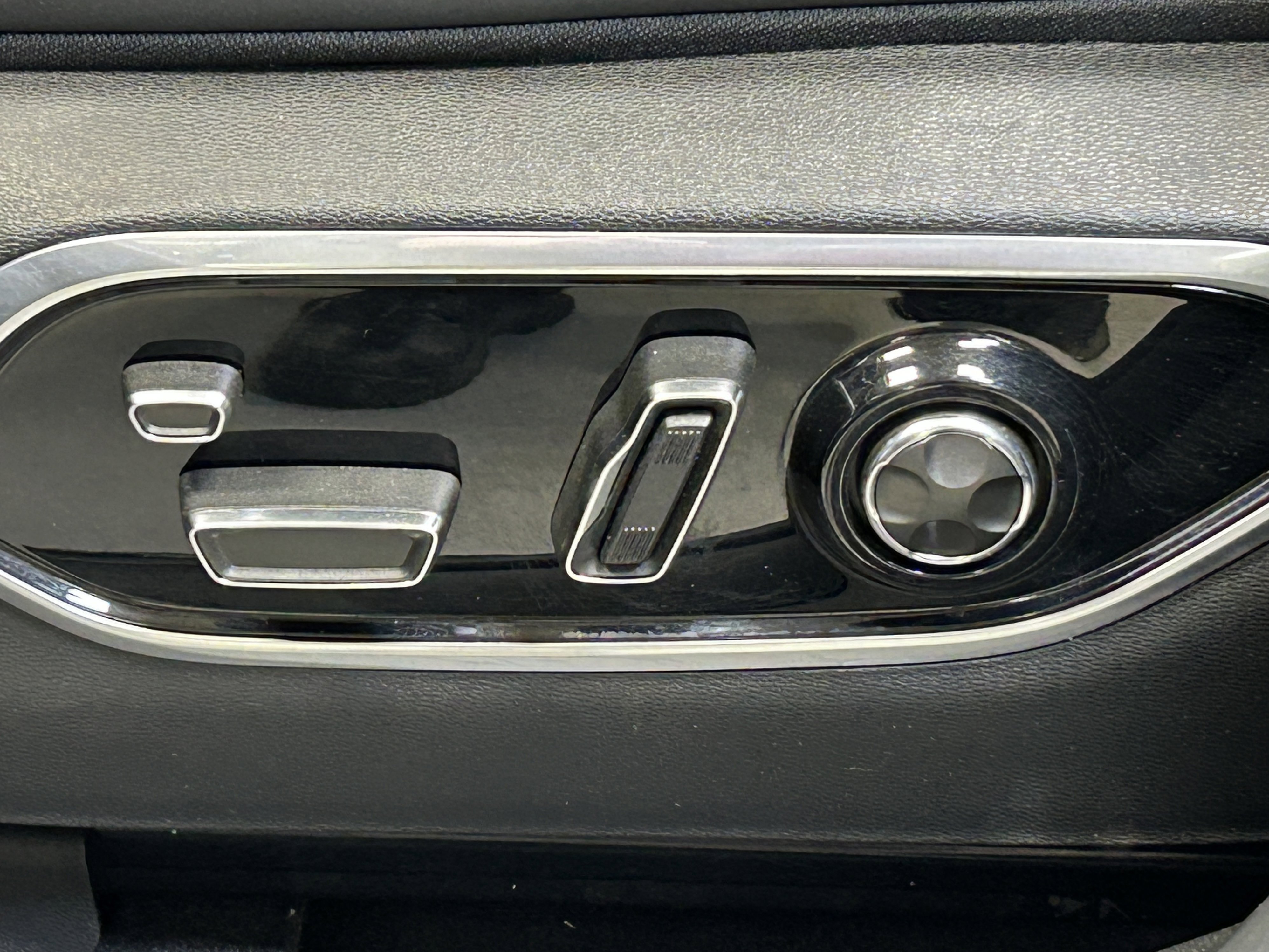 Used 2024 Jeep Wagoneer Launch Edition AWD/4WD image 18