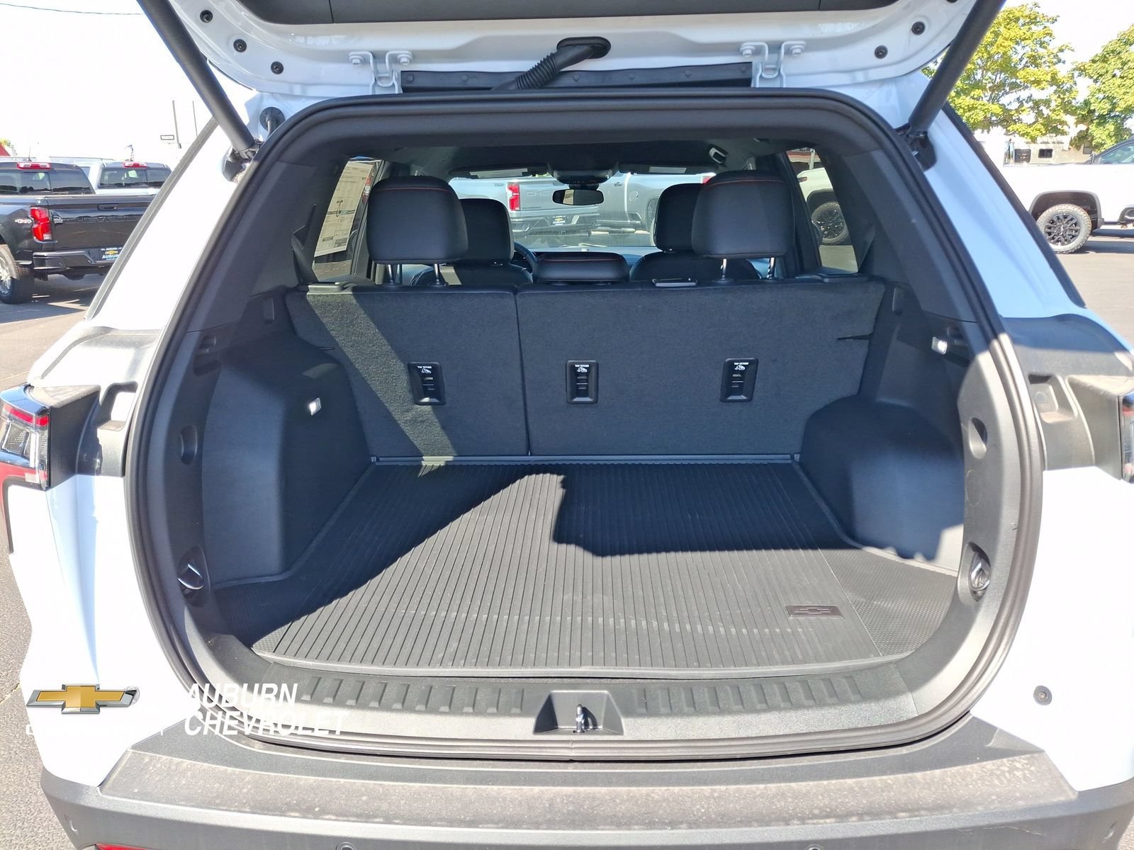 New 2027 Chevrolet Equinox RS w/ LPO, Floor Liner Package AWD/4WD image 17