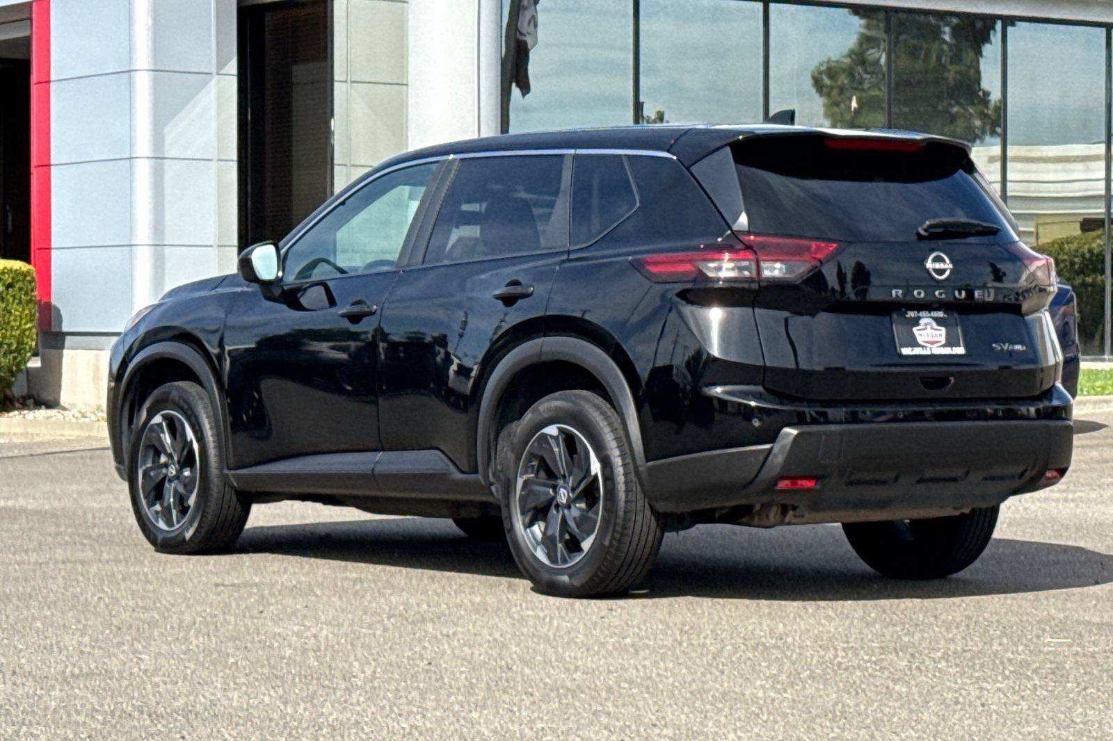 Used 2024 Nissan Rogue SV AWD/4WD image 8