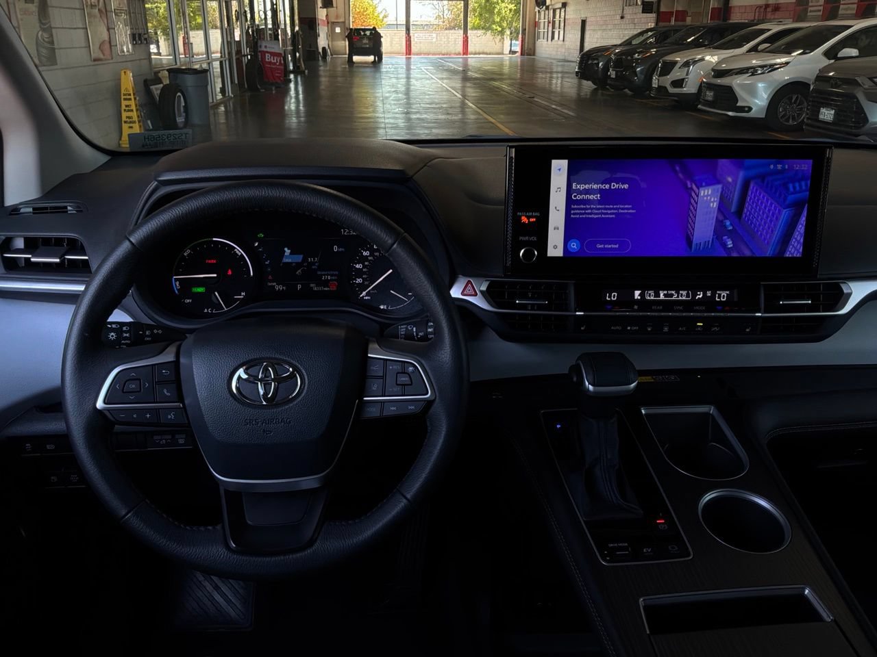 Used 2026 Toyota Sienna XLE FWD image 16