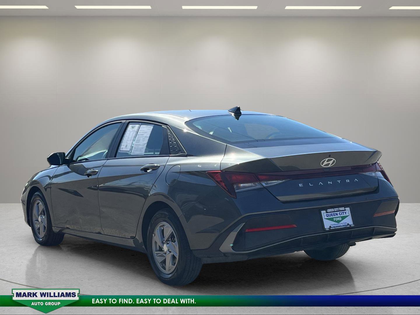 Used 2025 Hyundai Elantra SE w/ Cargo Package image 5