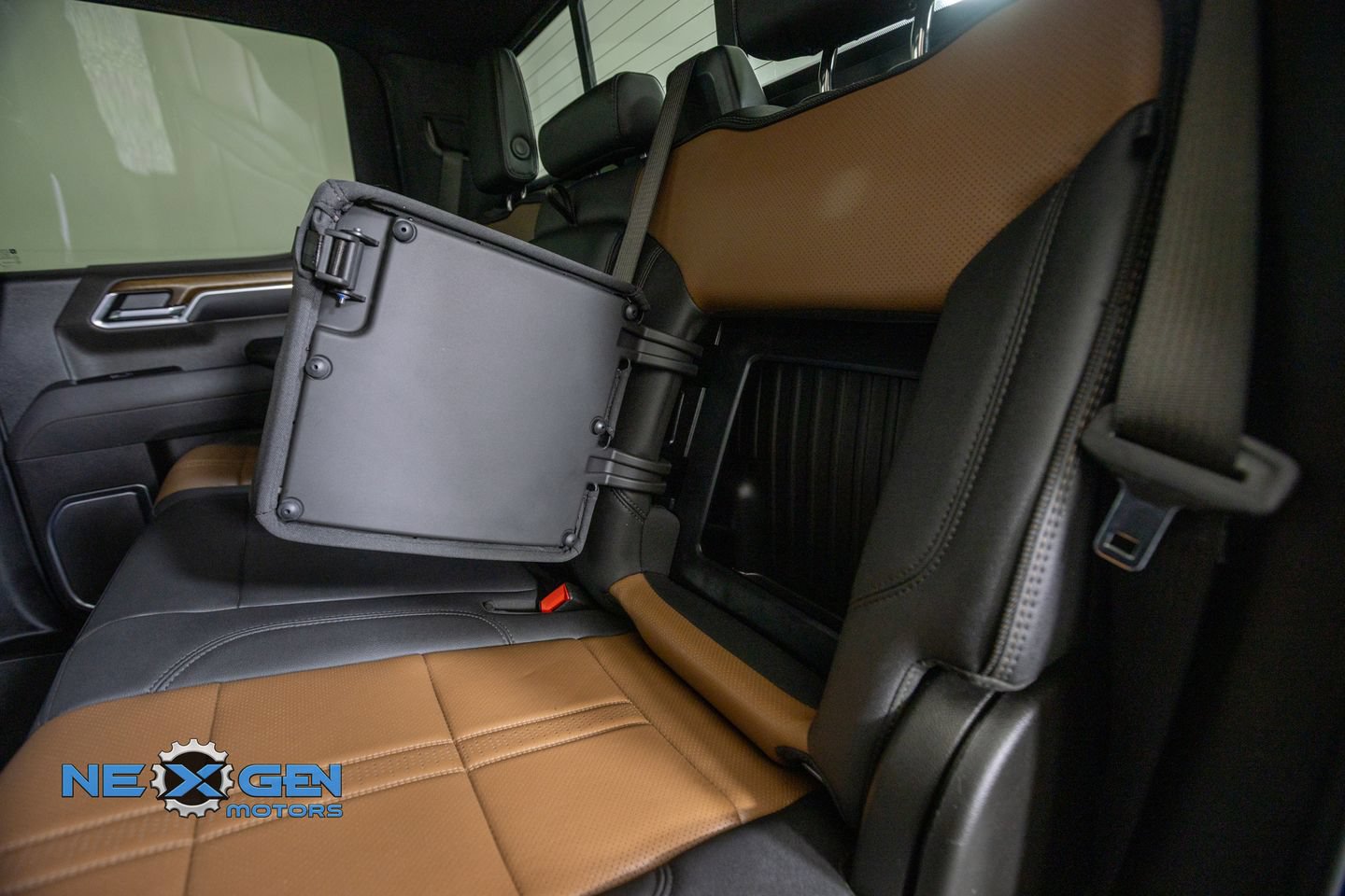 Used 2025 Chevrolet Silverado 1500 High Country w/ Technology Package AWD/4WD image 30