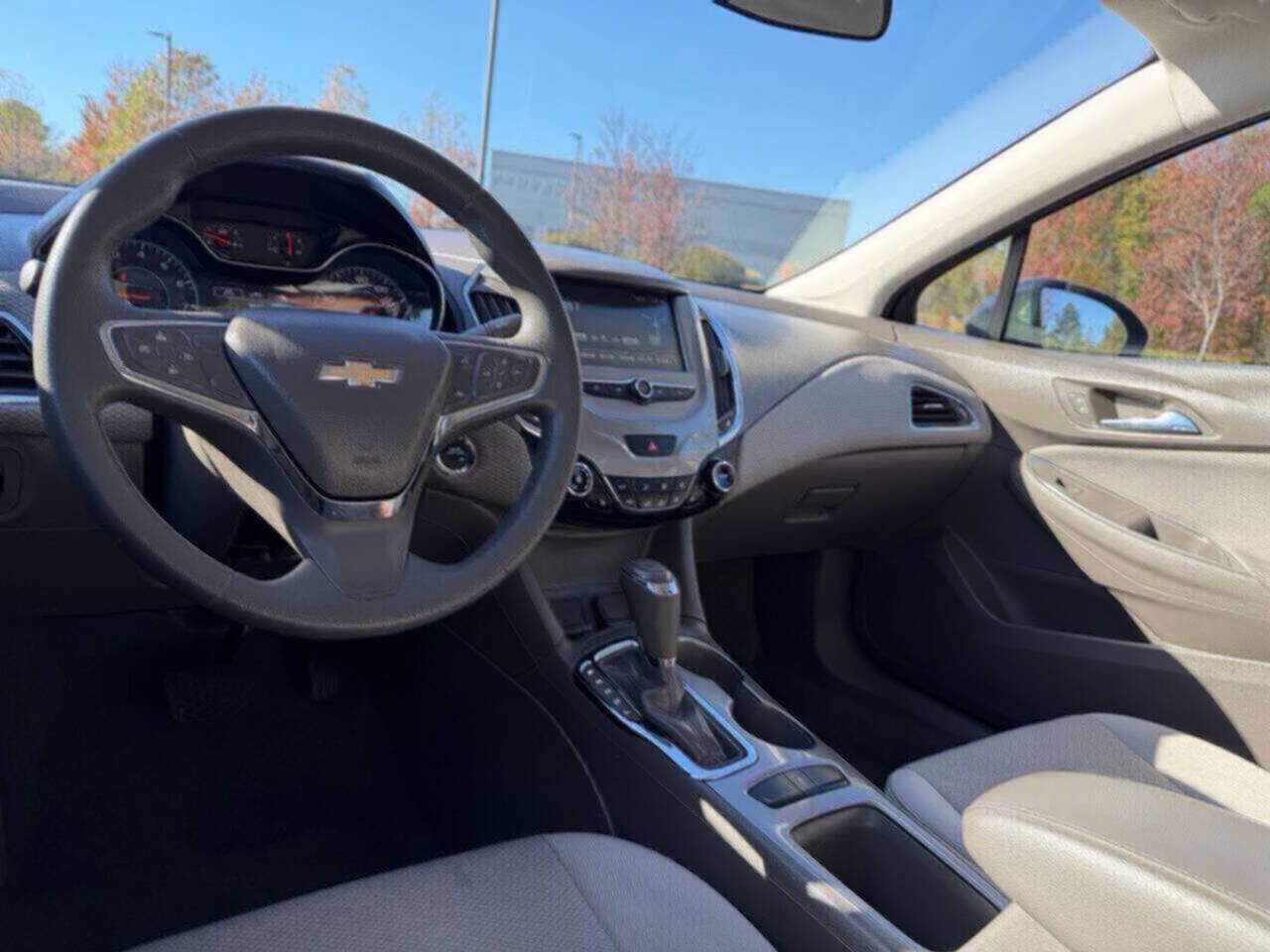 Used 2017 Chevrolet Cruze LT w/ Convenience Package image 20