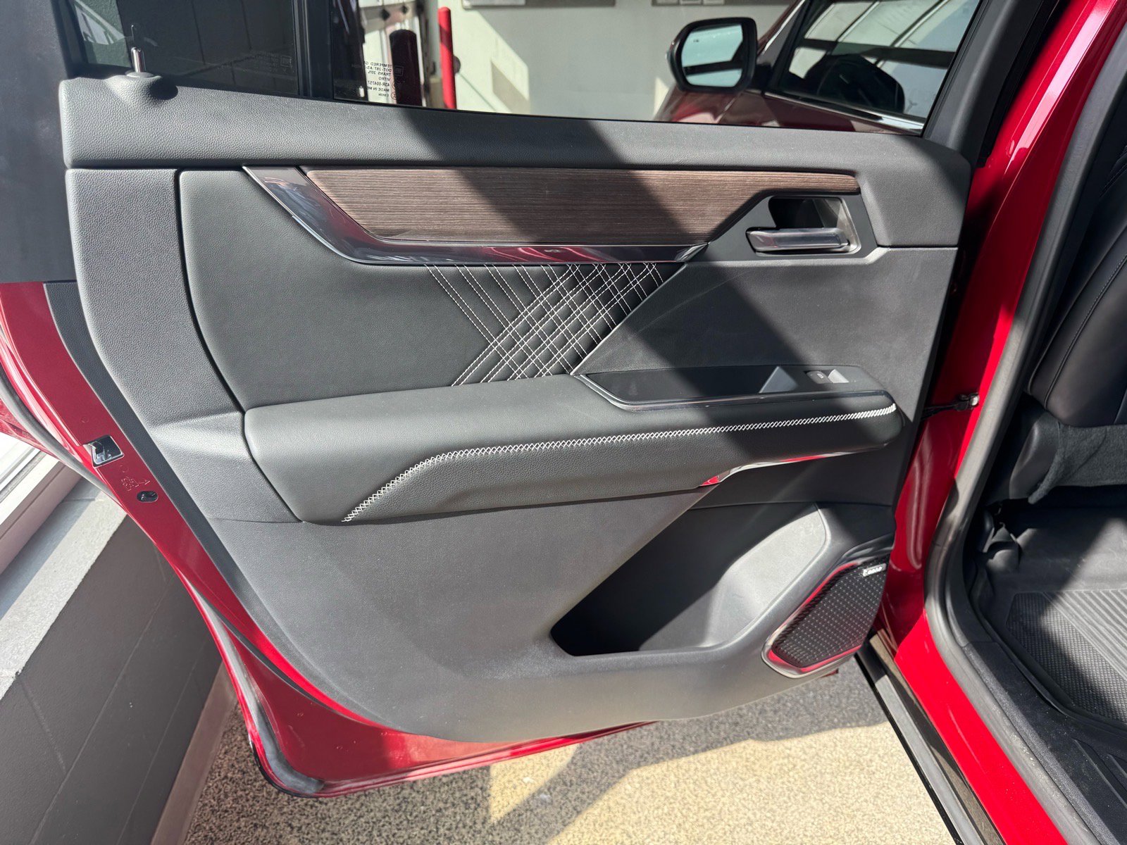 Certified 2024 GMC Acadia Denali w/ LPO, Floor Liner Package AWD/4WD image 13
