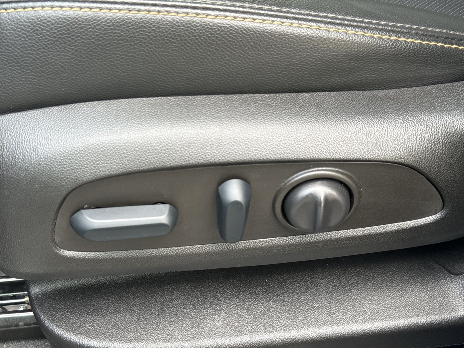 Used 2022 Chevrolet Equinox Premier FWD image 15