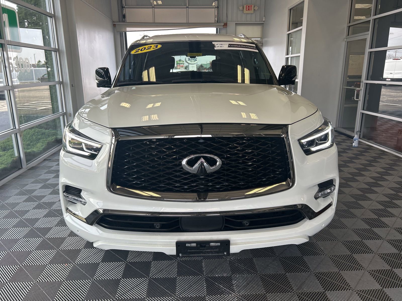 Used 2023 INFINITI QX80 Premium Select w/ Cargo Package AWD/4WD image 2