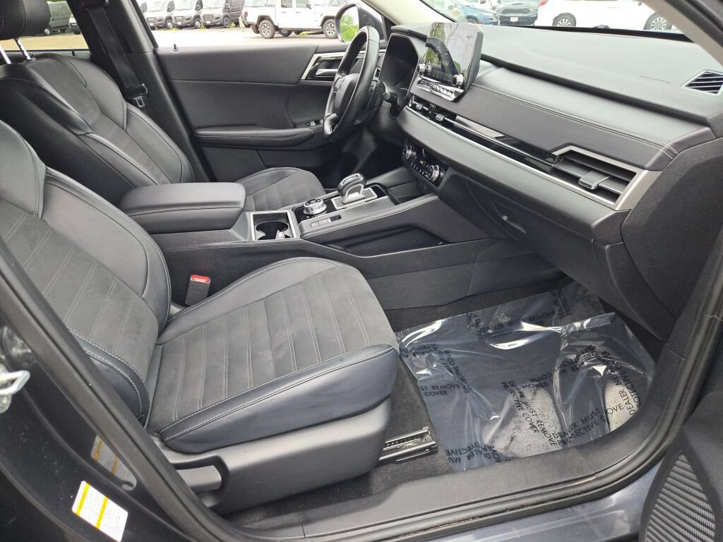Used 2024 Mitsubishi Outlander SE AWD/4WD image 17