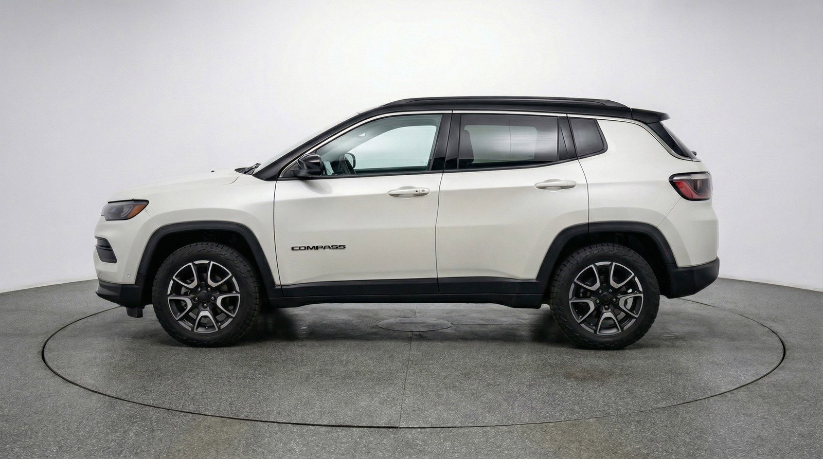 Used 2025 Jeep Compass Trailhawk image 5