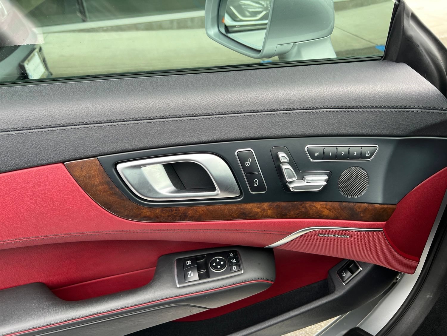 Used 2019 Mercedes-Benz SL 550 image 24